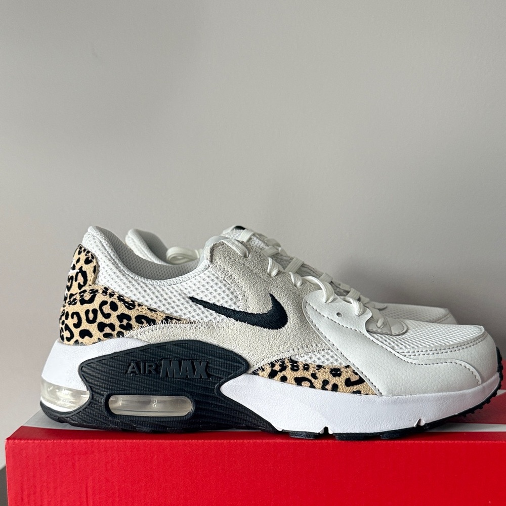 NIKE AIR MAX sz 5